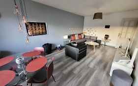 Tichnich Appartement - 2 Bedrooms - 1 Min Away From Train Station